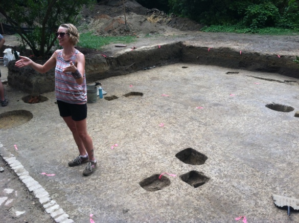  Crystal Castleberry talks to VCU students about current excavations at the Bray School site in Williamsburg.